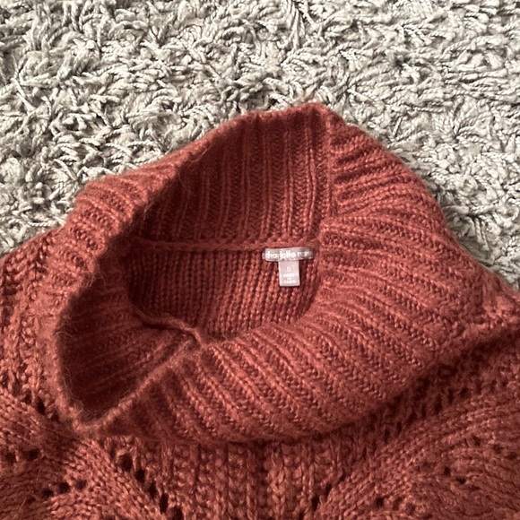 Charlotte Russe Turtle Neck Sweater - Picture 3 of 4